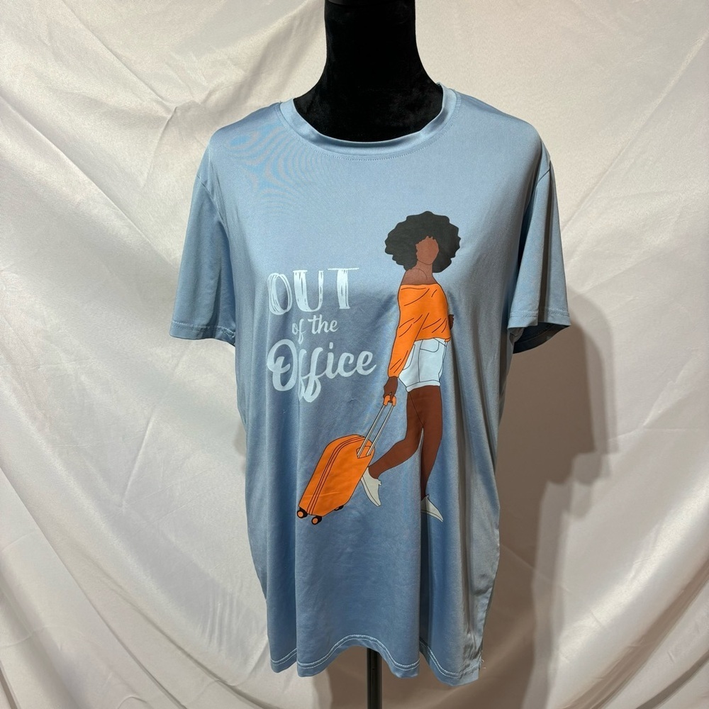 Izzy & Liv Blue Short Sleeve Graphic UNISEX Top Size L